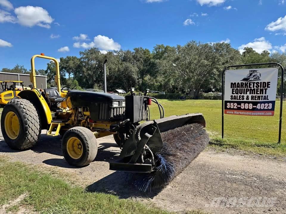 John Deere 5320 Трактори