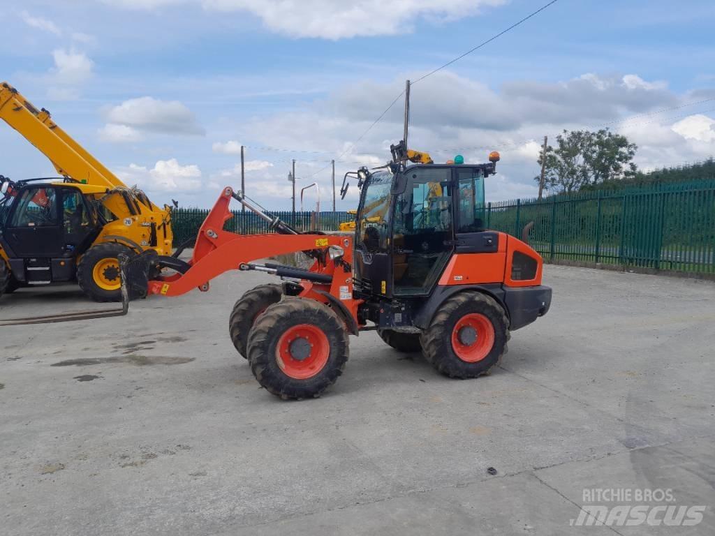 Kubota R 085 Фронтальні навантажувачі
