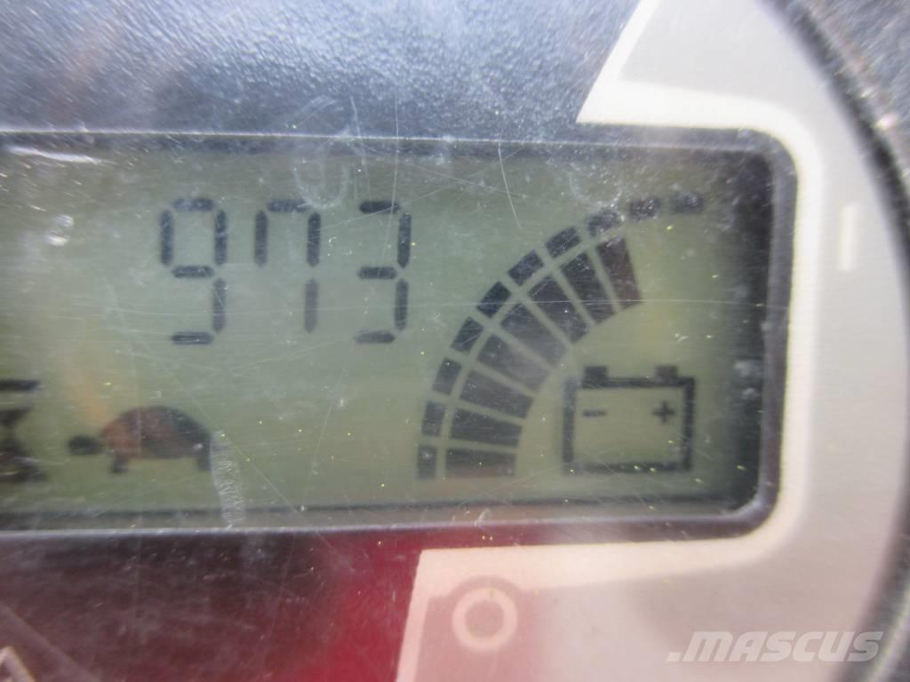 JLG Toucan 8 E Вертикальні щоглові підйомники