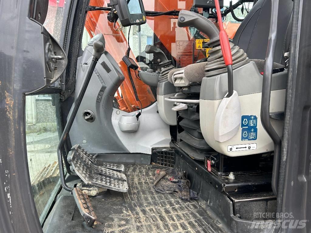 Hitachi ZX225USLC-5 Гусеничні екскаватори