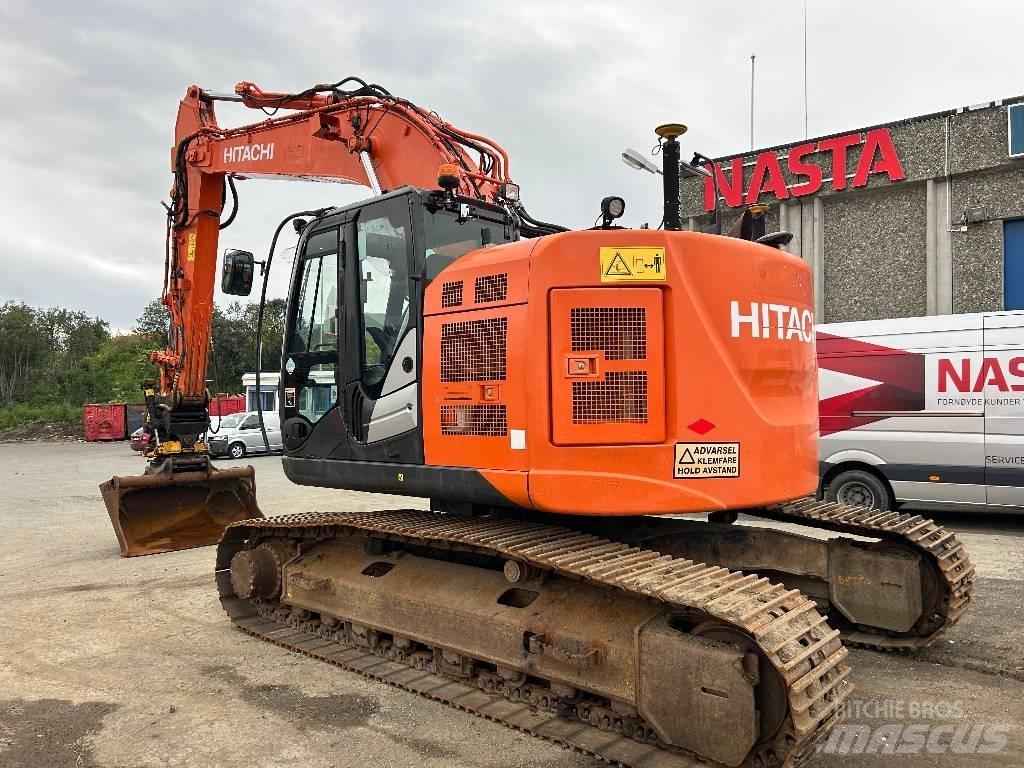 Hitachi ZX225USLC-5 Гусеничні екскаватори
