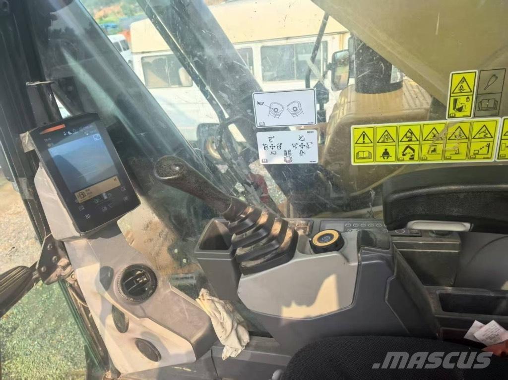 CAT 352 Гусеничні екскаватори