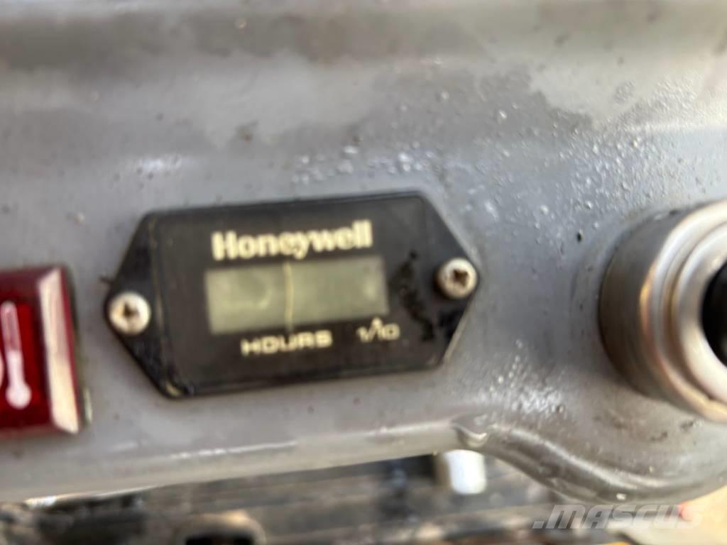 Takeuchi TB 210 R Міні-екскаватори < 7т