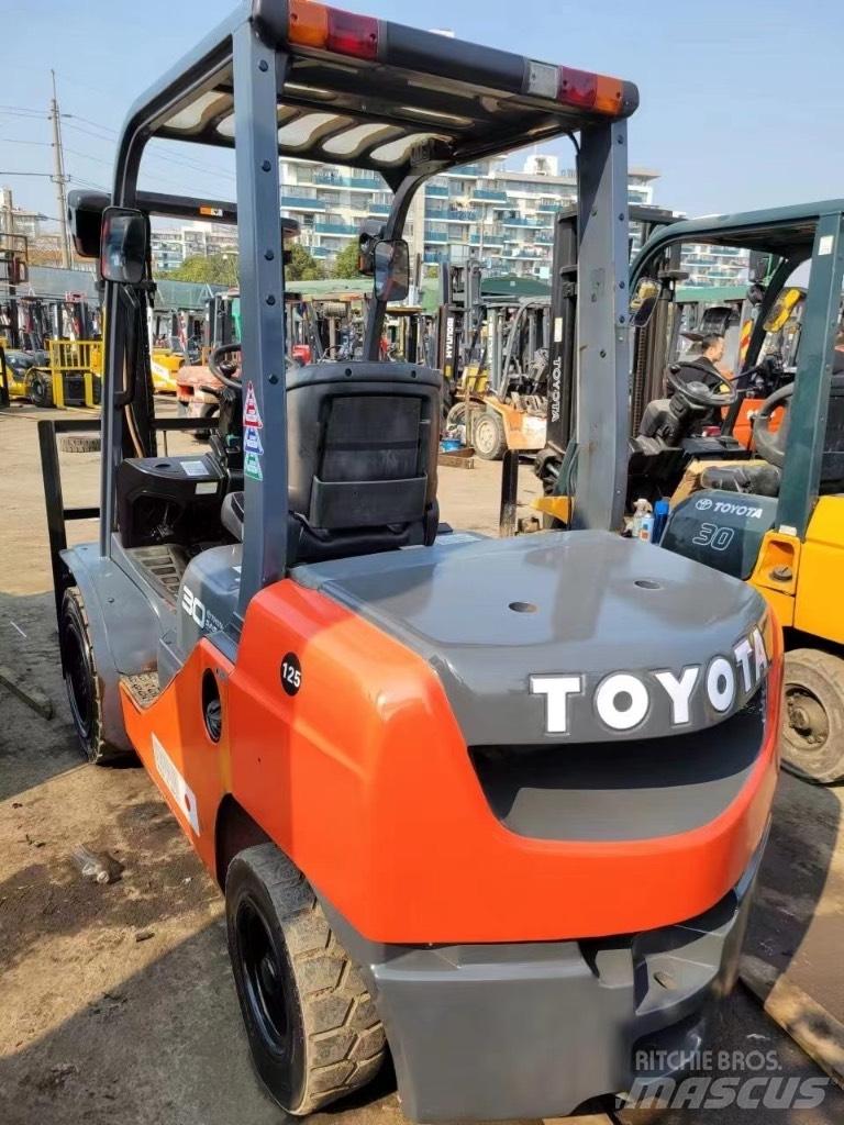 Toyota FD 30 8f Дизельні навантажувачі