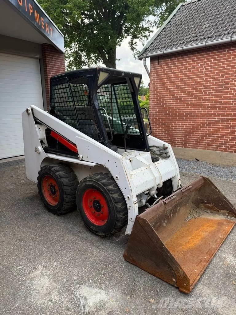 Bobcat S130 Міні-навантажувачі
