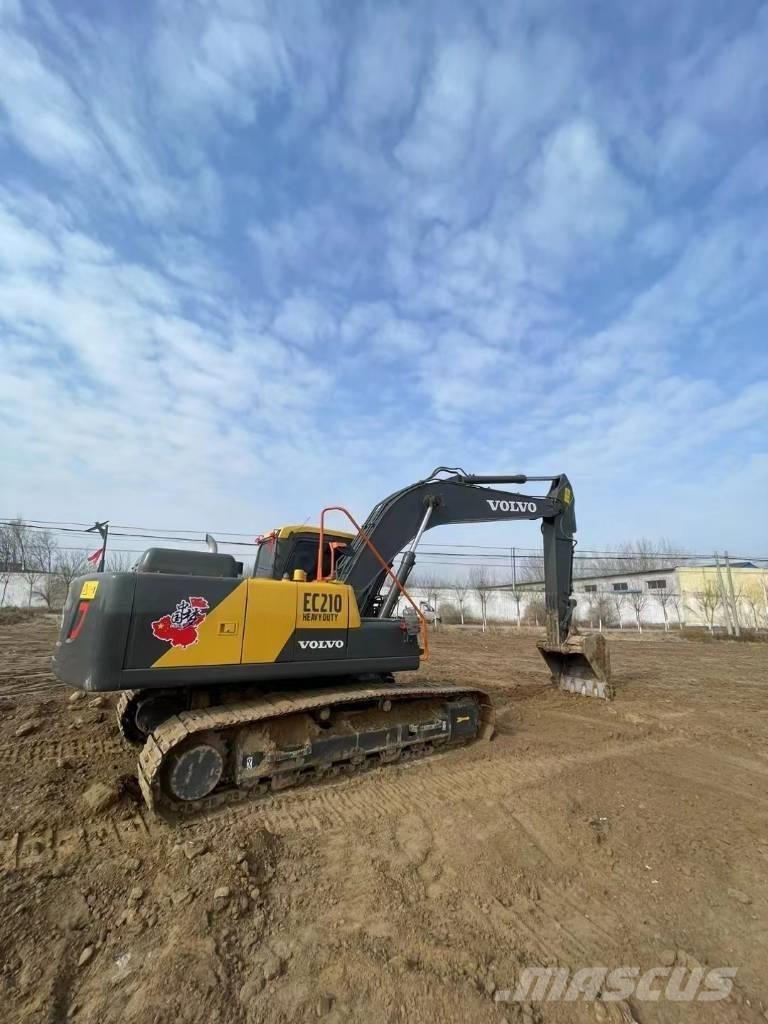 Volvo EC210D Гусеничні екскаватори