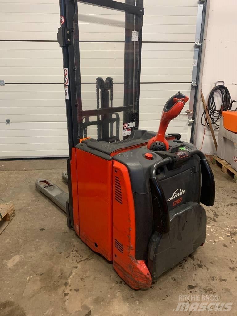 Linde D 12AP Самохідні електроштабелери