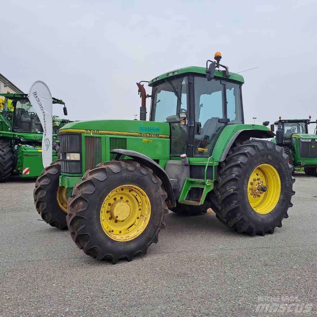 John Deere 7700 Трактори
