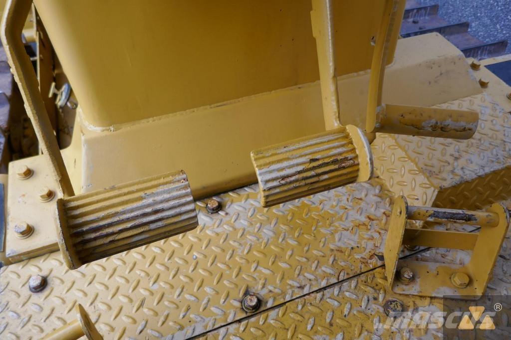 CAT D7G Ex-army Гусеничні бульдозери