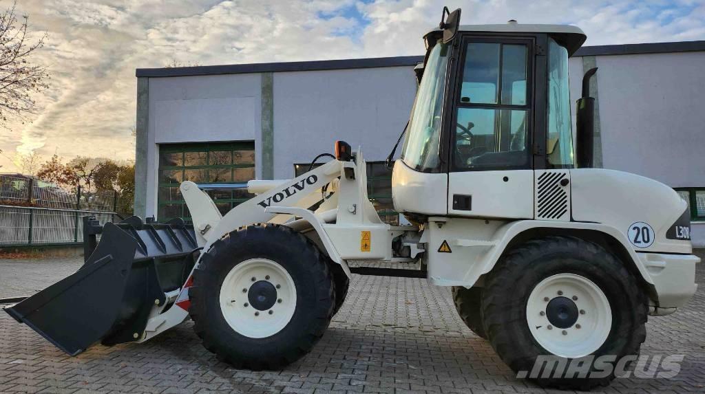 Volvo L 30 B Фронтальні навантажувачі
