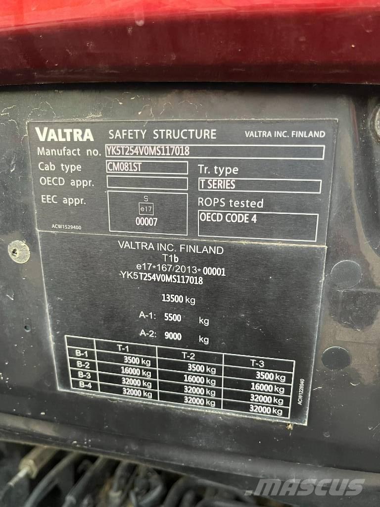 Valtra T 254 V Трактори