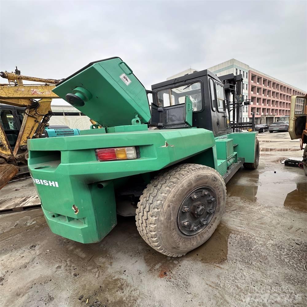 Mitsubishi FD160 Дизельні навантажувачі