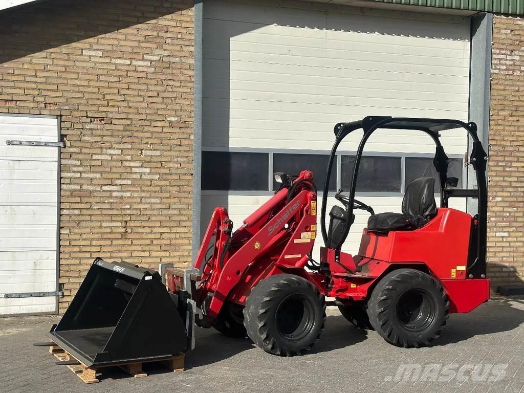 Schäffer 2033 Фронтальні навантажувачі