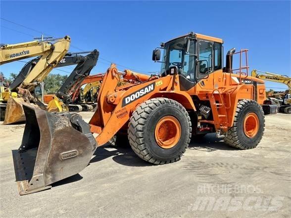 Doosan DL300 Фронтальні навантажувачі