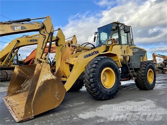 Komatsu WA320 Фронтальні навантажувачі