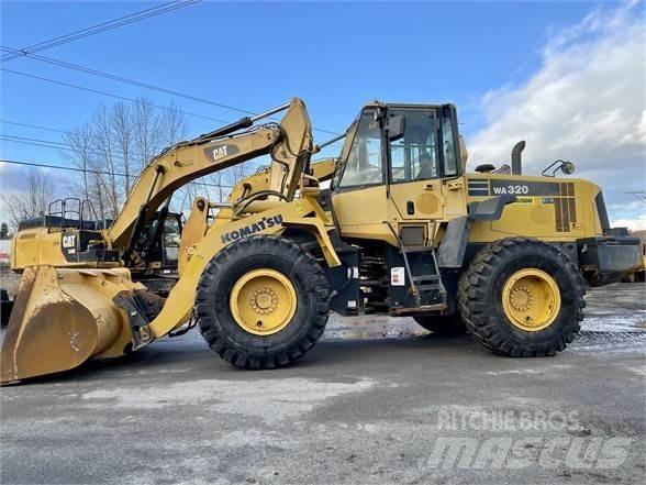 Komatsu WA320 Фронтальні навантажувачі