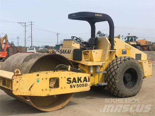 Sakai SV505 Грунтові котки