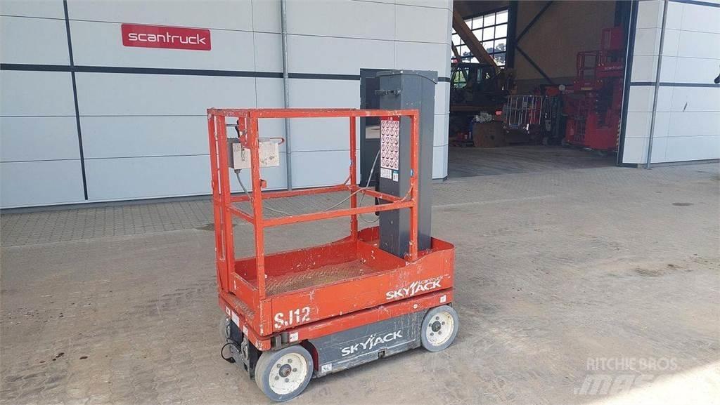 SkyJack SJ12 Вертикальні щоглові підйомники