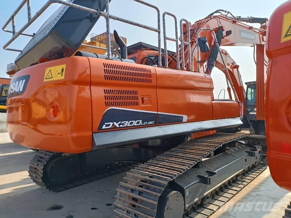 Doosan DX300-9 Гусеничні екскаватори