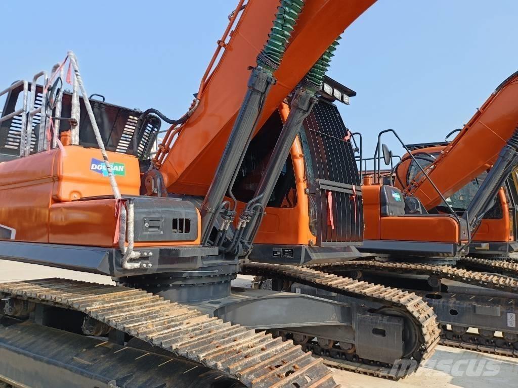Doosan DX300-9 Гусеничні екскаватори