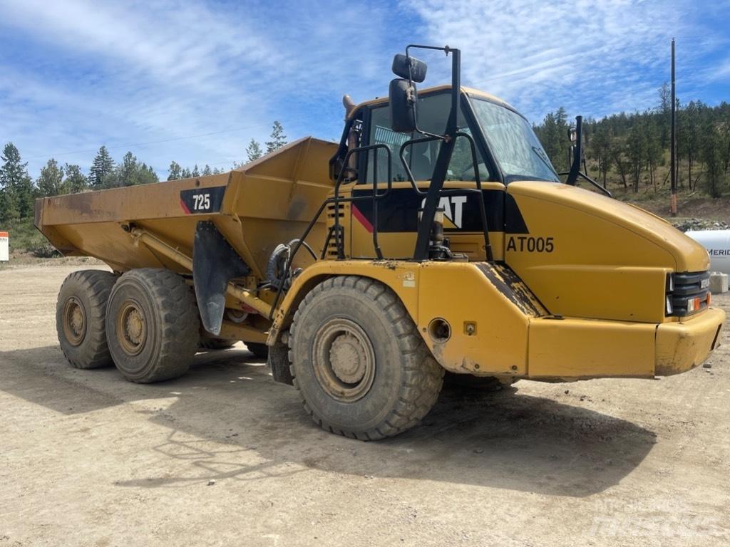 CAT 725 Зчленовані самоскиди