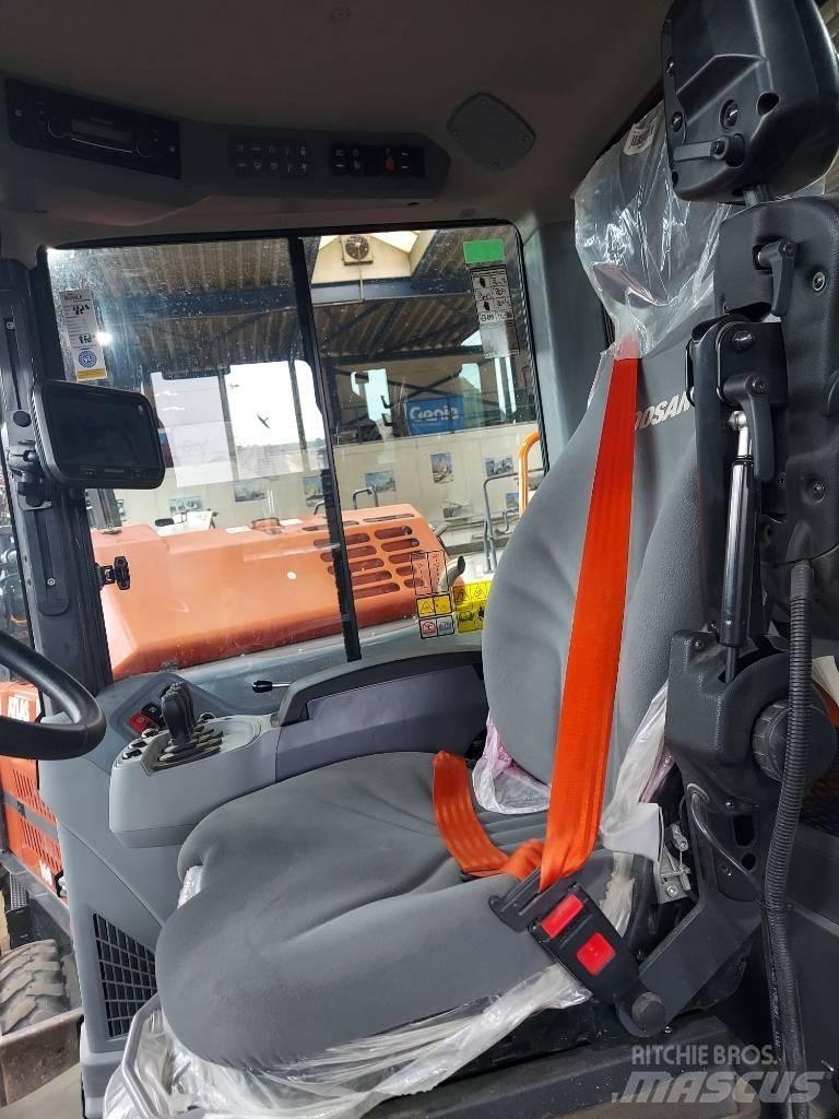 Develon DL 320-7 Фронтальні навантажувачі