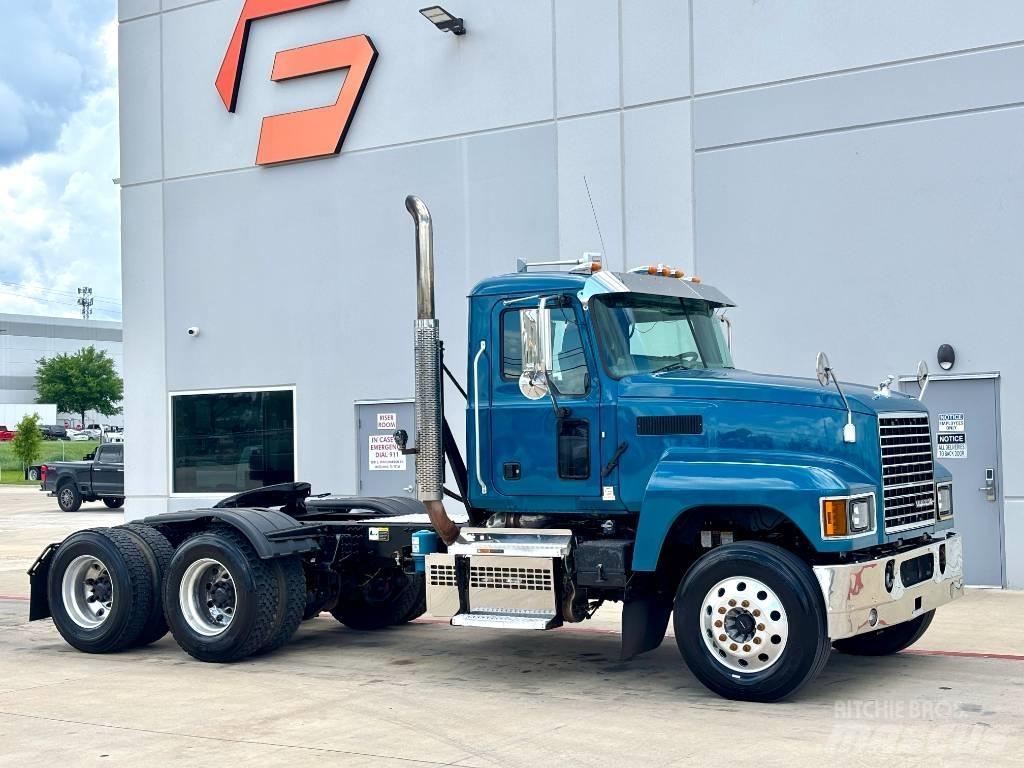 Mack Pinnacle Тягачі