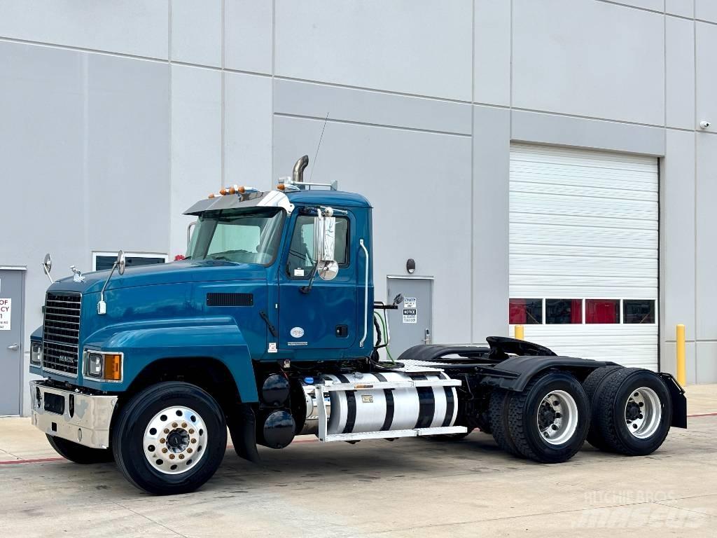 Mack Pinnacle Тягачі