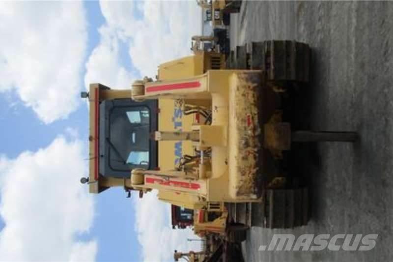 Komatsu D275A-5 Гусеничні бульдозери