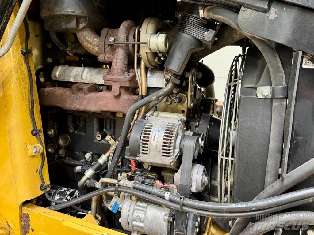 CAT 442 E Екскаватори-навантажувачі