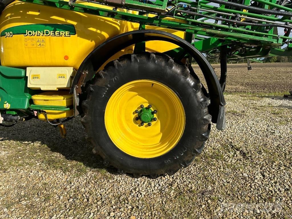 John Deere 740 Причіпні обприскувачі