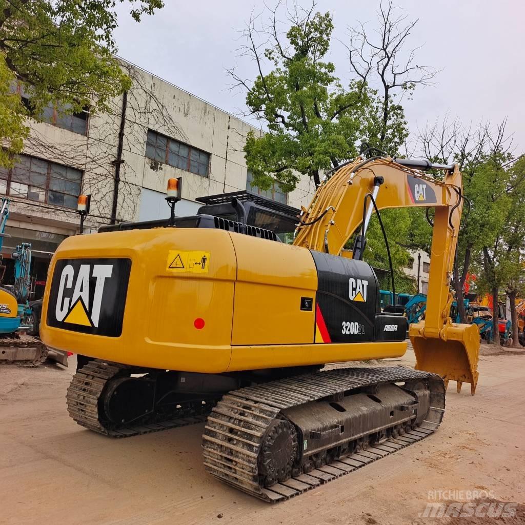 CAT 320 D2L Гусеничні екскаватори