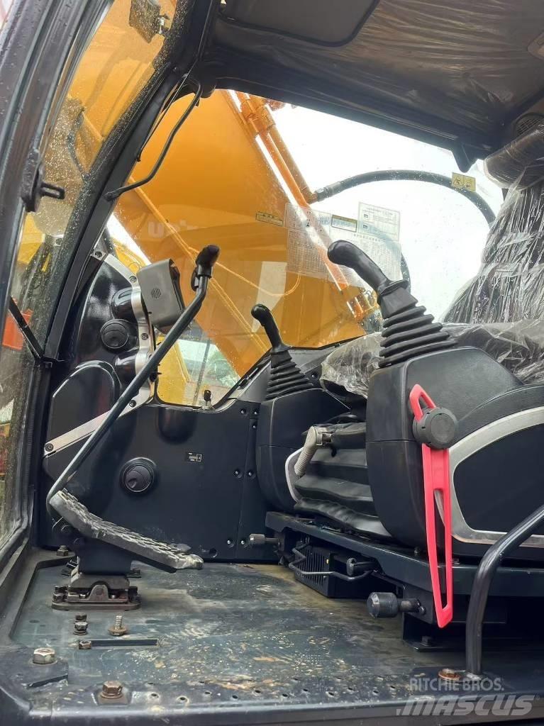 Hyundai R220LC-9S Колісні екскаватори