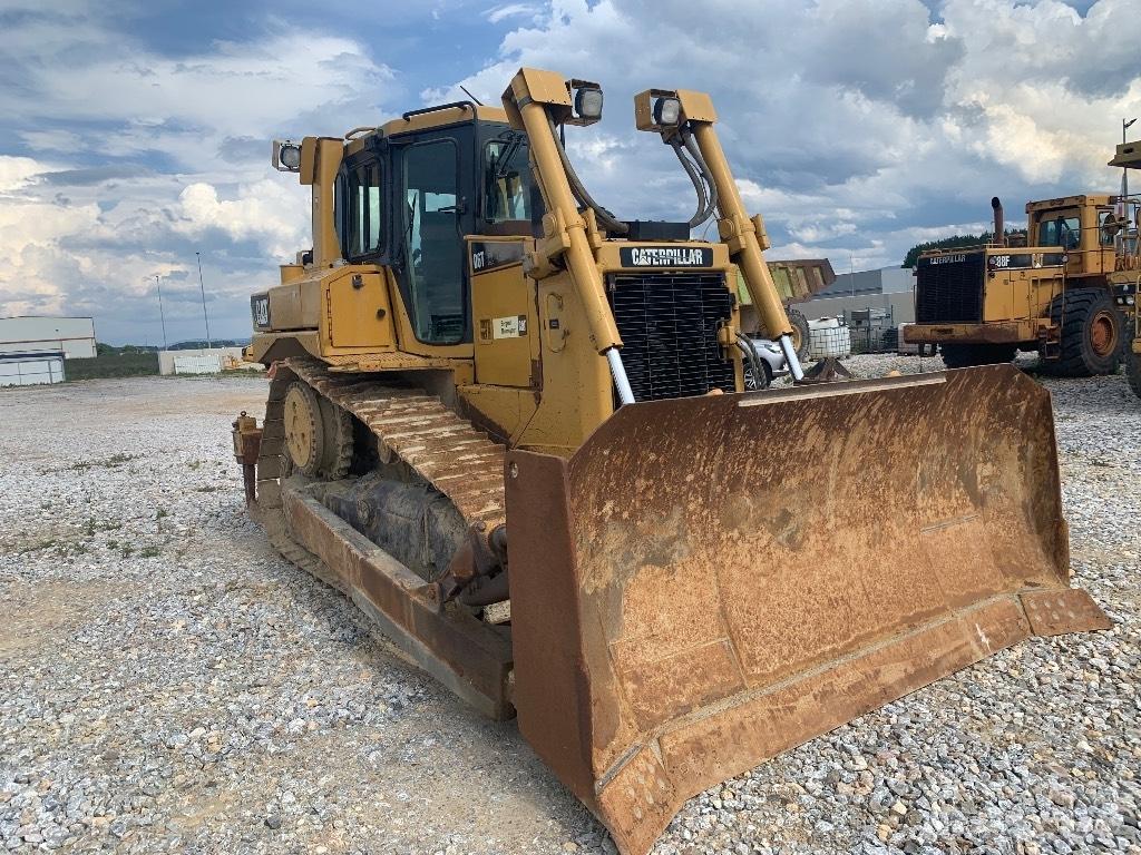 CAT D 6 T Гусеничні бульдозери