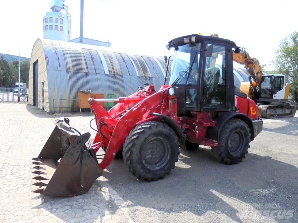 JCB 407 Фронтальні навантажувачі