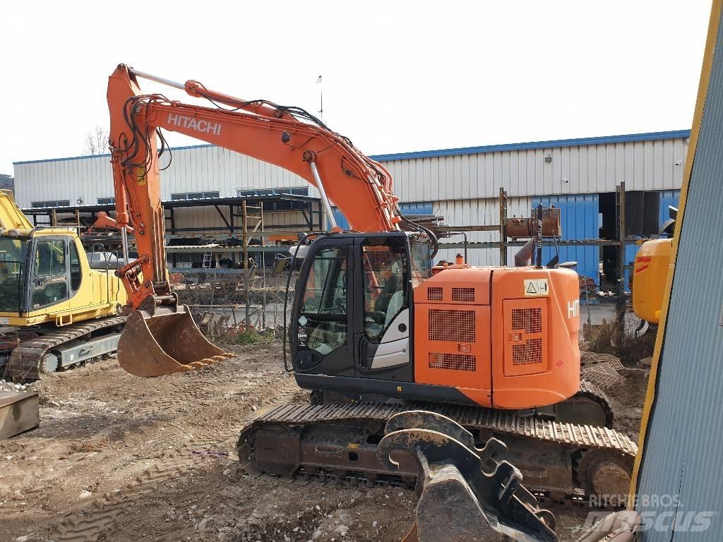 Hitachi ZX225USLC Гусеничні екскаватори