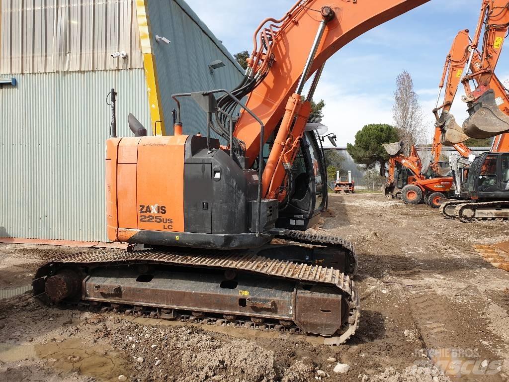 Hitachi ZX225USLC Гусеничні екскаватори
