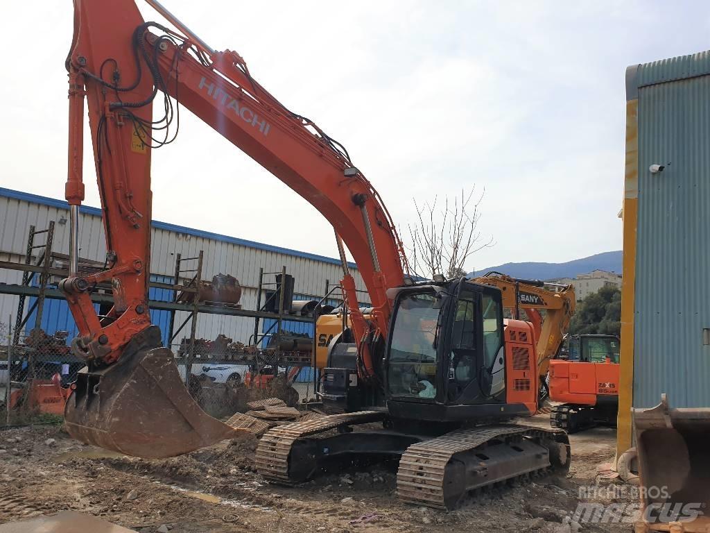 Hitachi ZX225USLC Гусеничні екскаватори