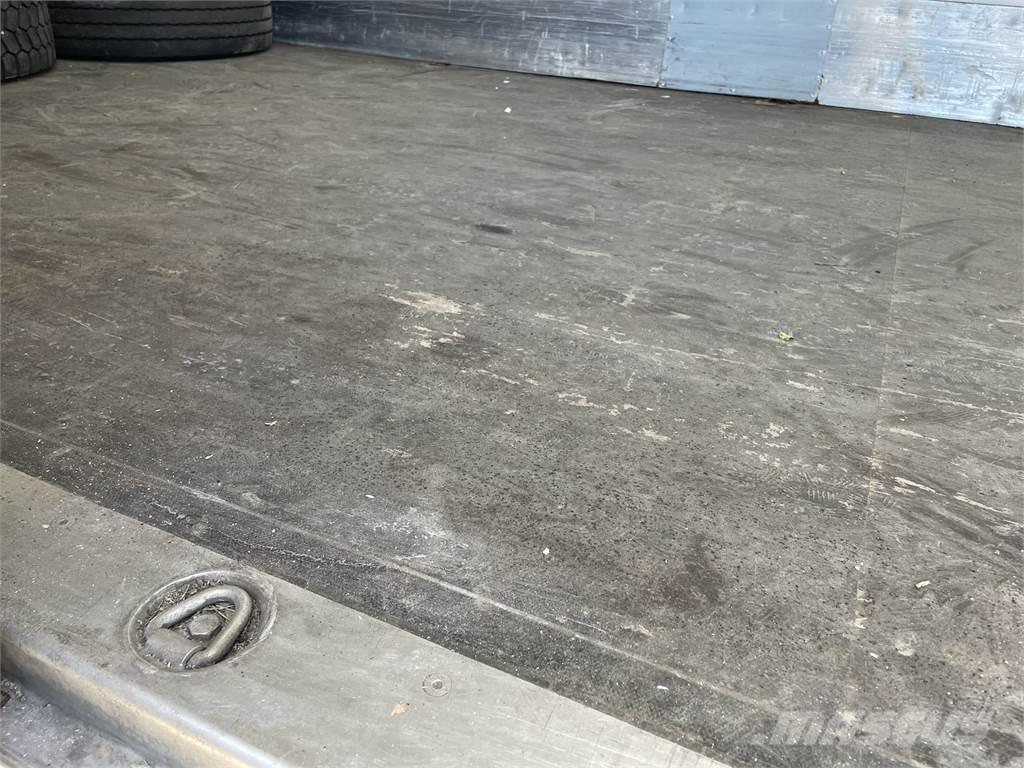 Volvo FL240 4x2 Фургони