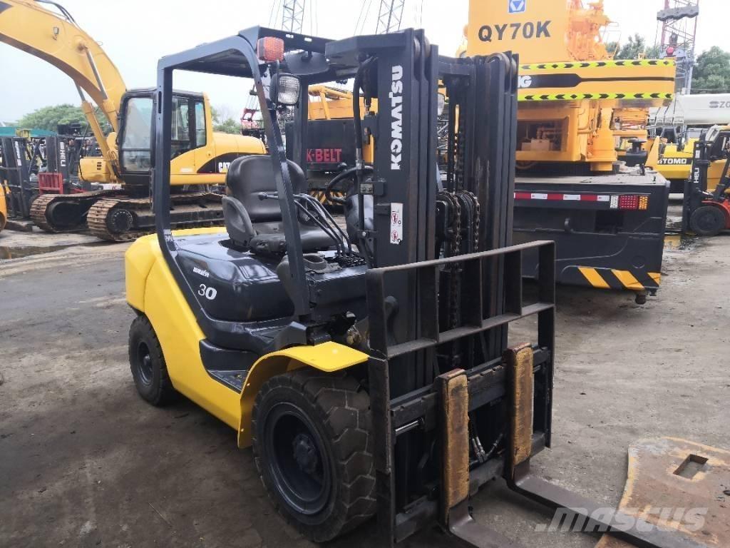 Komatsu 30 Дизельні навантажувачі