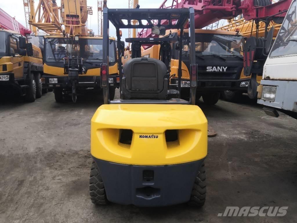 Komatsu 30 Дизельні навантажувачі