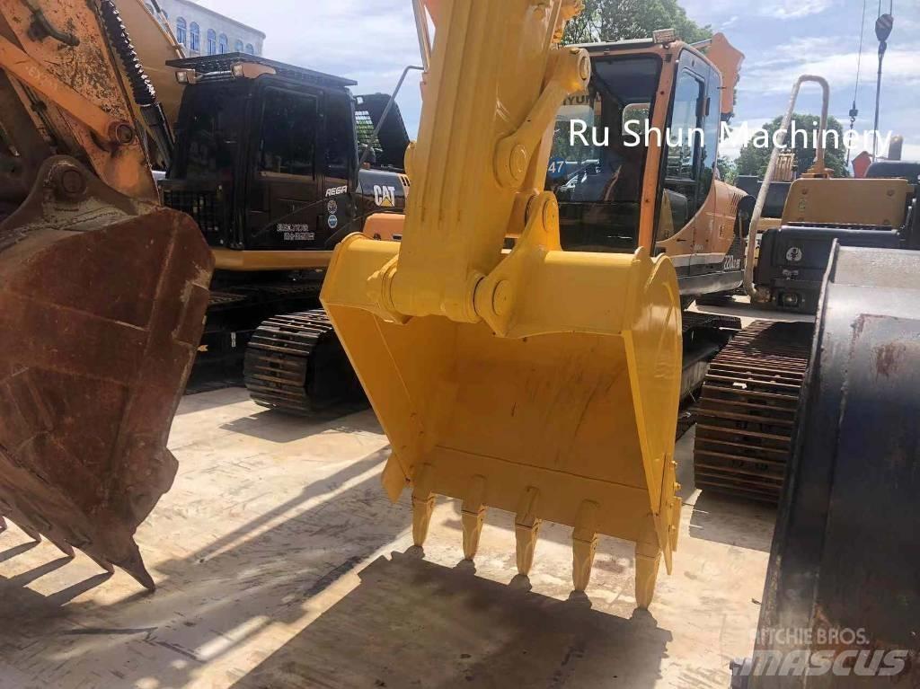 Komatsu PC220-7 Гусеничні екскаватори