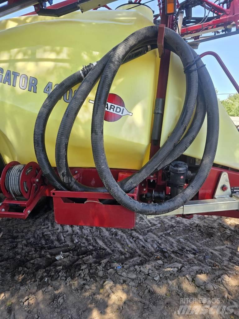 Hardi Navigator 4000 Причіпні обприскувачі