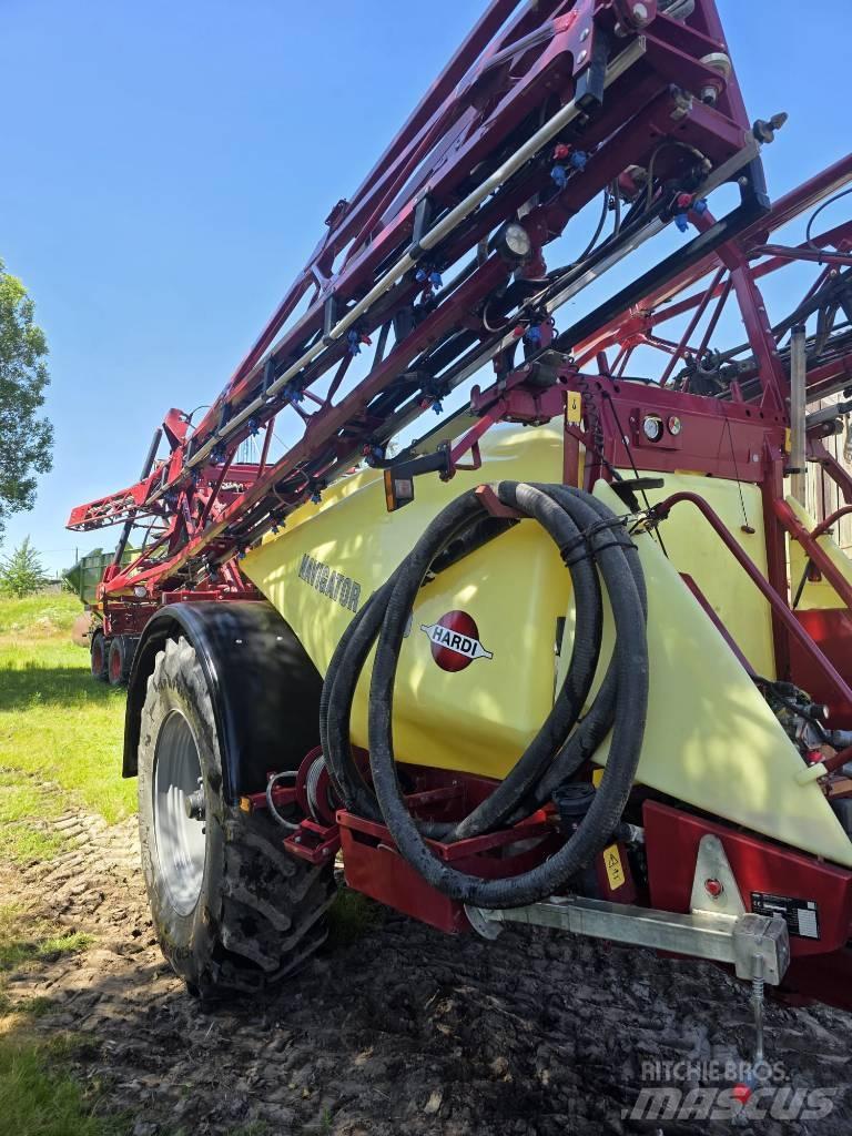 Hardi Navigator 4000 Причіпні обприскувачі