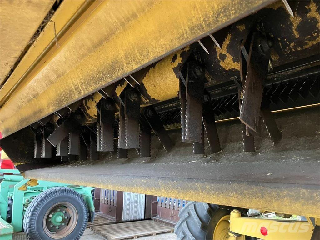 New Holland TX67 Зернозбиральні комбайни