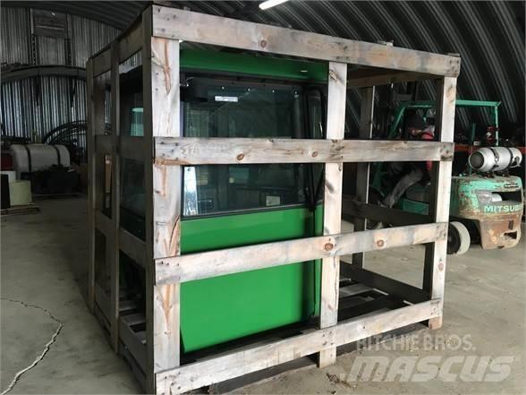 John Deere  Кабіна