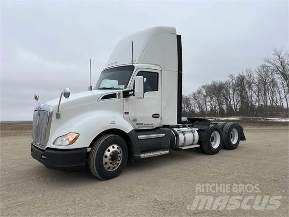 Kenworth T680 Тягачі