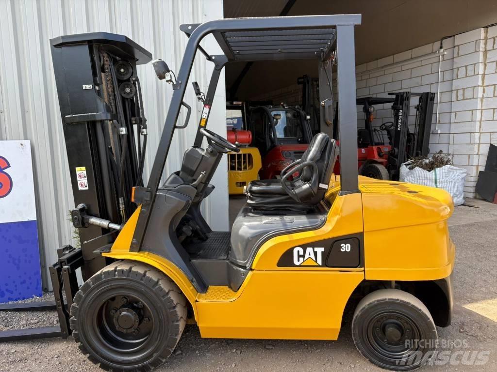 CAT DP30NT Дизельні навантажувачі