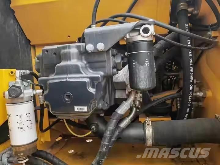 Komatsu PC 200 Гусеничні екскаватори