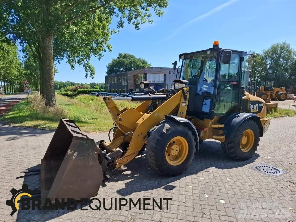 CAT 908H Фронтальні навантажувачі